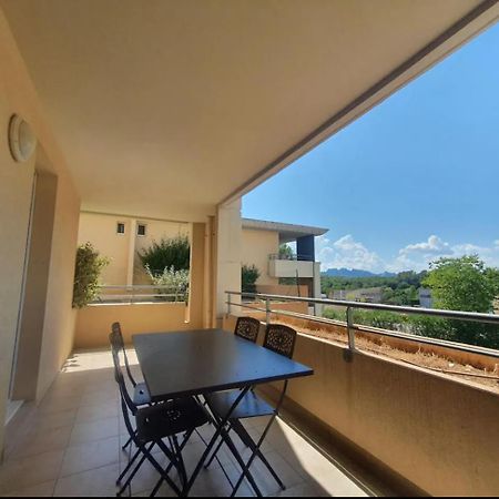 Location D'Un Superbe Appartement Avec Piscine Roquebrune-sur-Argens Eksteriør bilde