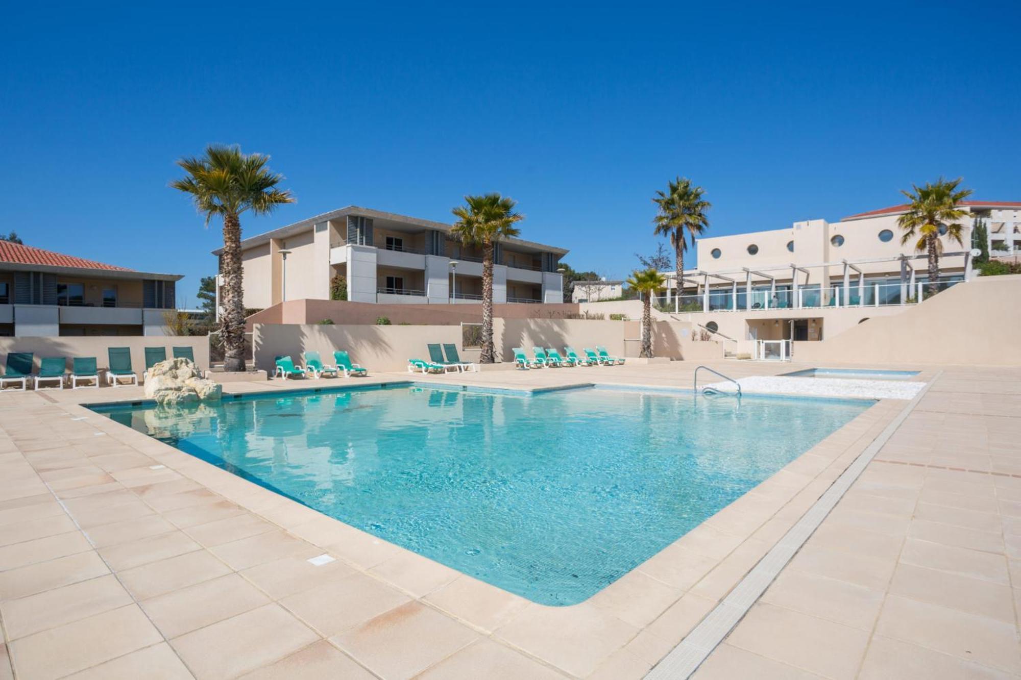 Location D'Un Superbe Appartement Avec Piscine Roquebrune-sur-Argens Eksteriør bilde