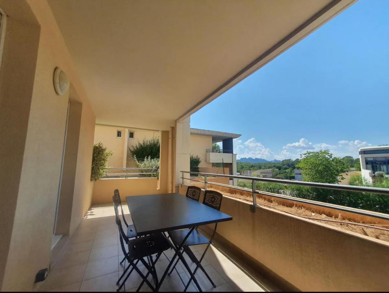 Location D'Un Superbe Appartement Avec Piscine Roquebrune-sur-Argens Eksteriør bilde